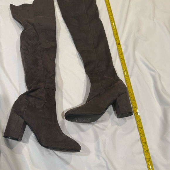 Elegant Brown Knee-High Women's Boots - Picture 1 of 7